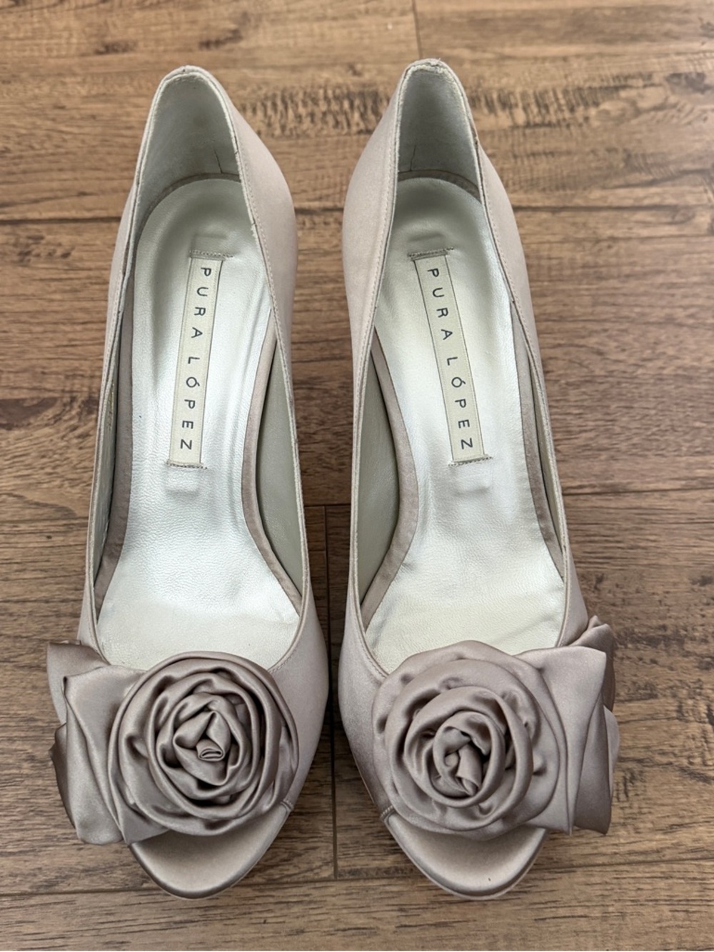 NIB$340 Pura Lopez Peep-toe Satin Rosette Satin Pumps Heels 7.5, Spain In Silver